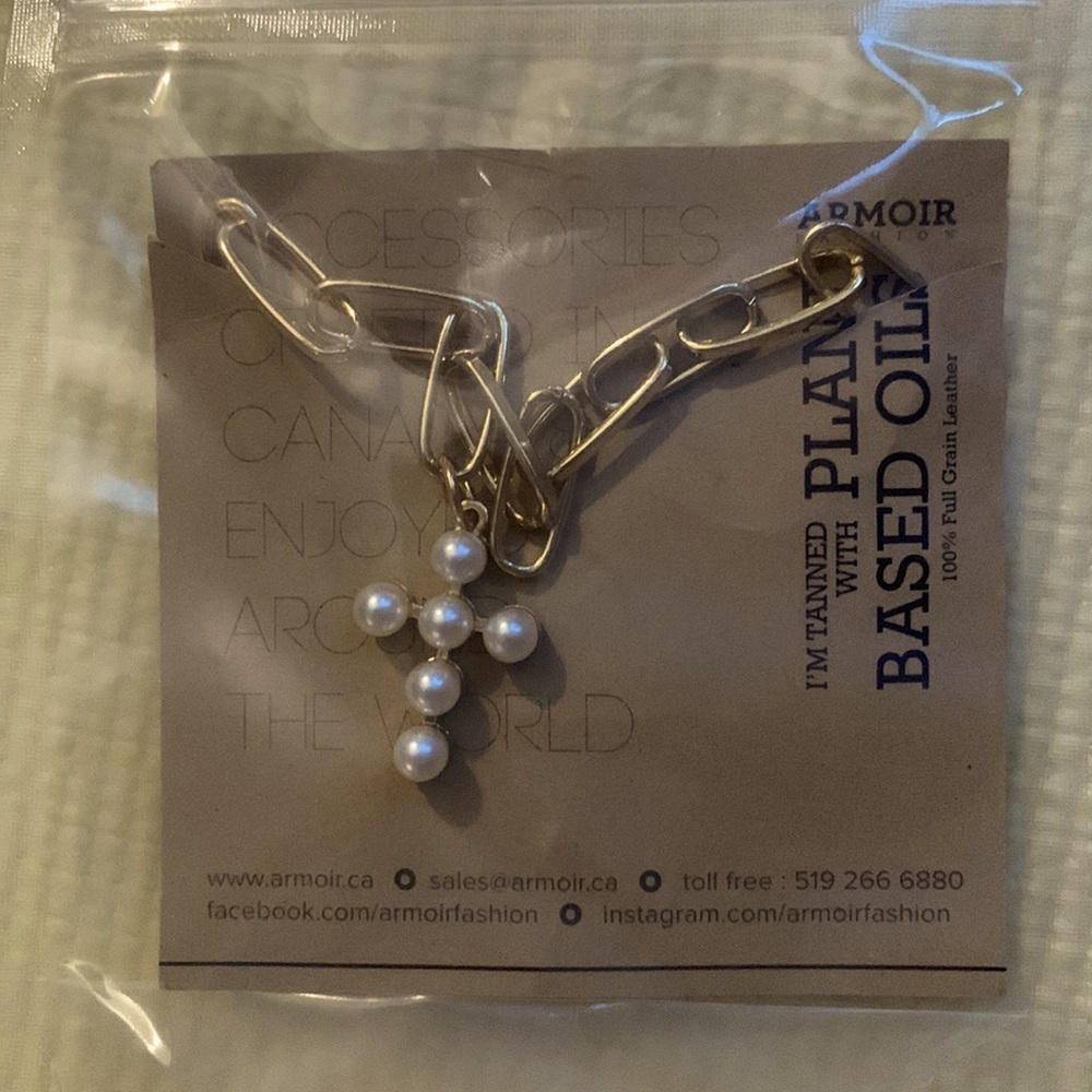 Faux pearl cross chain necklace BN